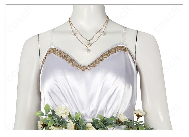 スカートの花柄装飾アップ。刺繍風の表情と色の重なりでエレガントさを強調。