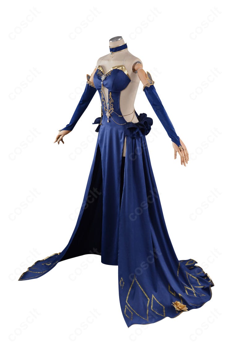 C.C. コスプレ衣装側面｜ウエストラインとスカートの流れ、チェーン位置の再現を示す写真