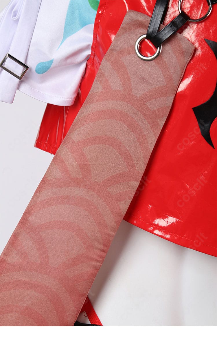 乱破コスプレの背飾りアップ。立体的な装飾と固定ベルトで安定する構造を表現。