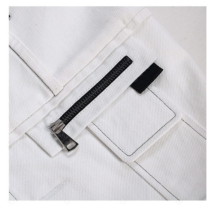 恋と深空 セイヤ「時のかけら」襟元の刺繍ディテール。精密なステッチと装飾の質感を強調したクローズアップ