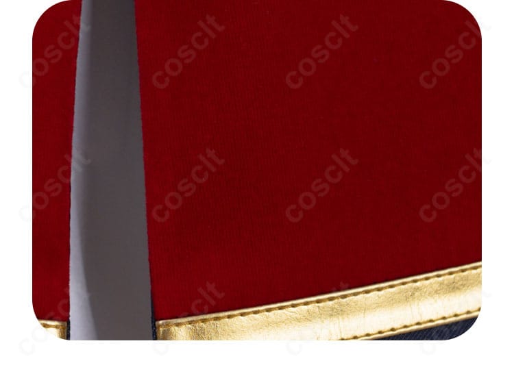 コート背面と裾（裾まわり）のディテール。装飾パターンと生地のハリ感を確認。