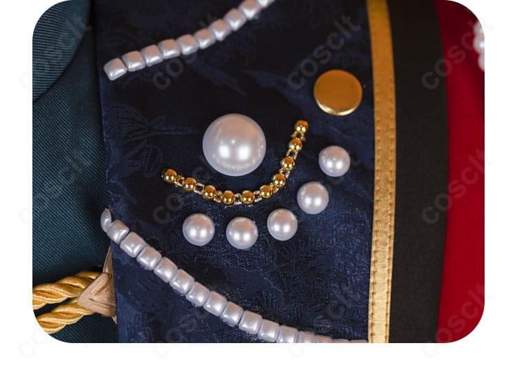 襟元のパール装飾アップ。繊細なビーズワークと刺繍の質感が分かるカット。