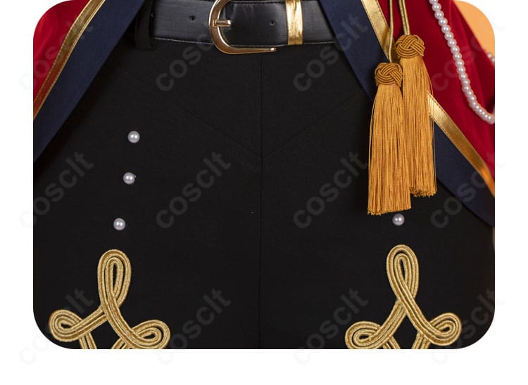 腰帯部分のアップ。装飾金具と刺繍が高級感を演出。