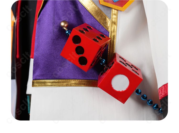 七種 茨 襟元のサイコロ装飾ディテール。双六モチーフを象徴するパーツの形状と取り付け位置の拡大。