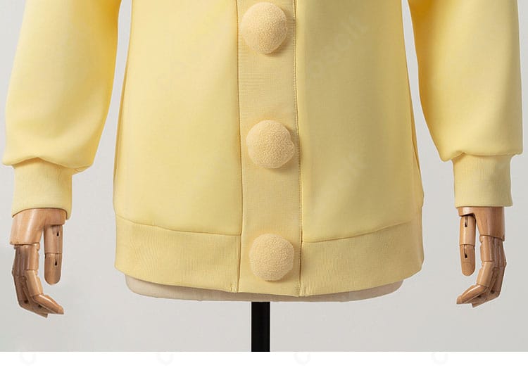 綾瀬星子 美魔女スタイルのインナー襟ディテール。内側襟の意匠と仕上げを示す画像