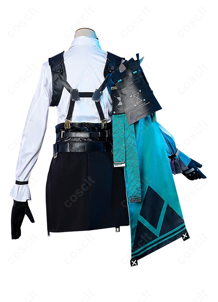 背面ディテール:マントコンポーネントと背ベルトの構造が分かる後ろ姿