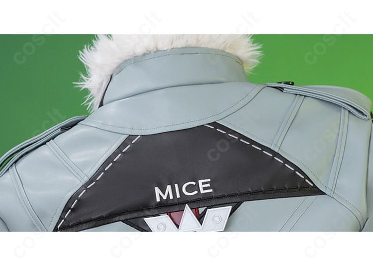 ジェーン・ドゥの外套背面ディテール。丁寧な裁縫と端処理、落ち着いた生地感を示すクローズアップ。