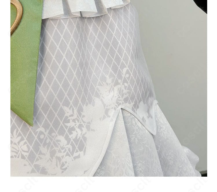 スカートの花柄装飾アップ。柄配置と発色が撮影映えする仕上がり