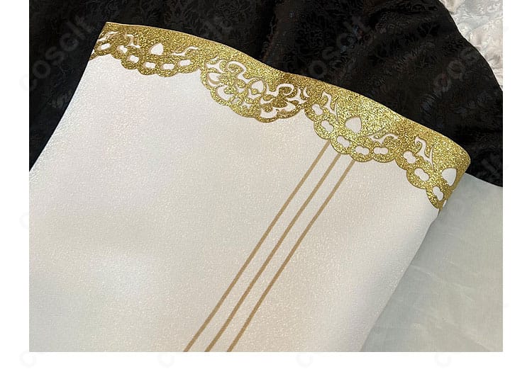 スカート裾飾りのクローズアップ。華やかな装飾とヘムラインの表情を捉えた画像