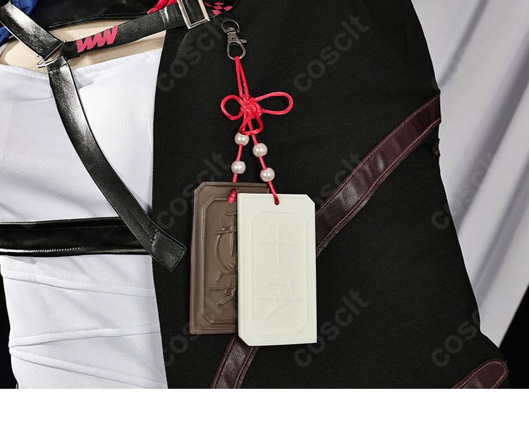 マルベリー衣装の胸部飾りアップ。アクセサリー形状と配置が原作通りに再現されている様子。