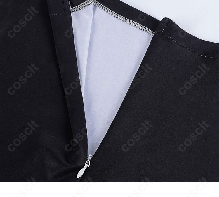 チェーン装飾のクローズアップ。金属風パーツの質感と取り付け位置が分かる画像