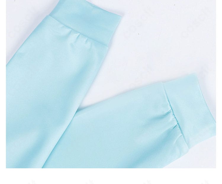 コート袖ディテール。袖口のデザインとステッチワークを確認