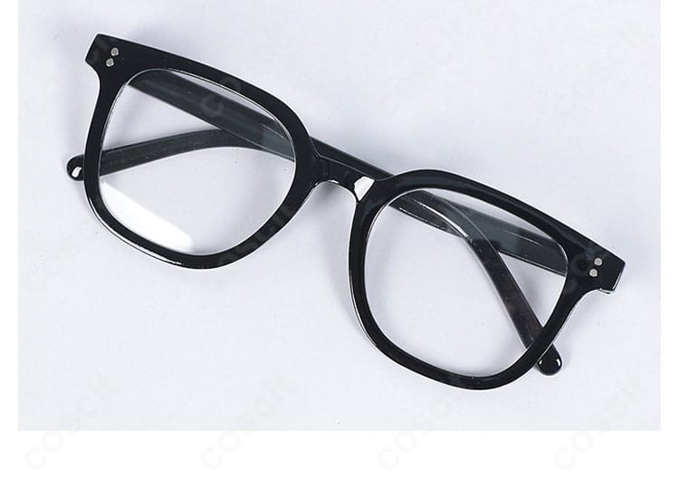 メガネ小物のディテール。フレーム形状とキャラクターらしさを表現