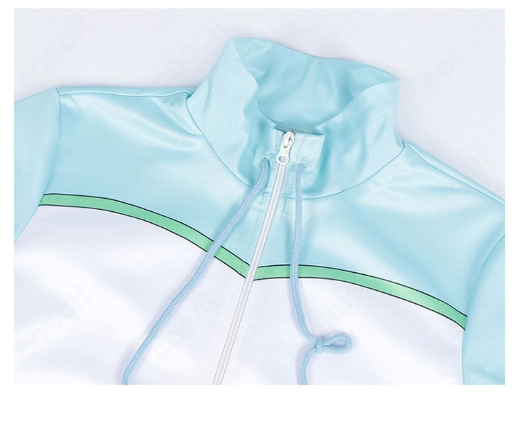 コート装飾のクローズアップ。刺繍風意匠と縁取りの仕上げが分かる