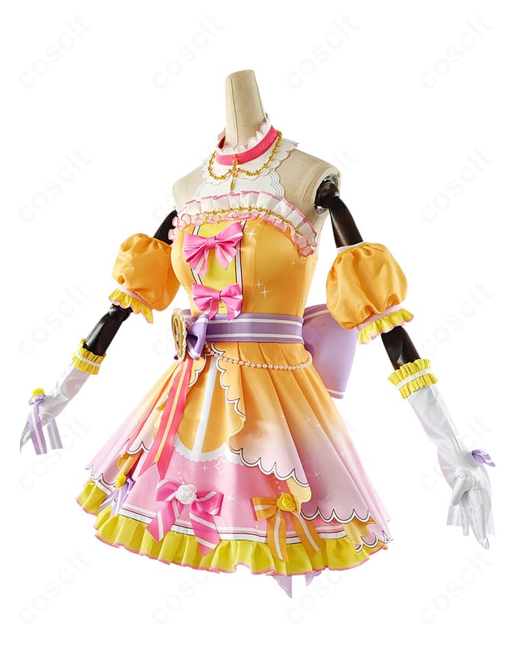 高坂穂乃果コスプレ衣装の側面ディテール。カウントダウンライブ編らしいラインと装飾の配置が見える角度。