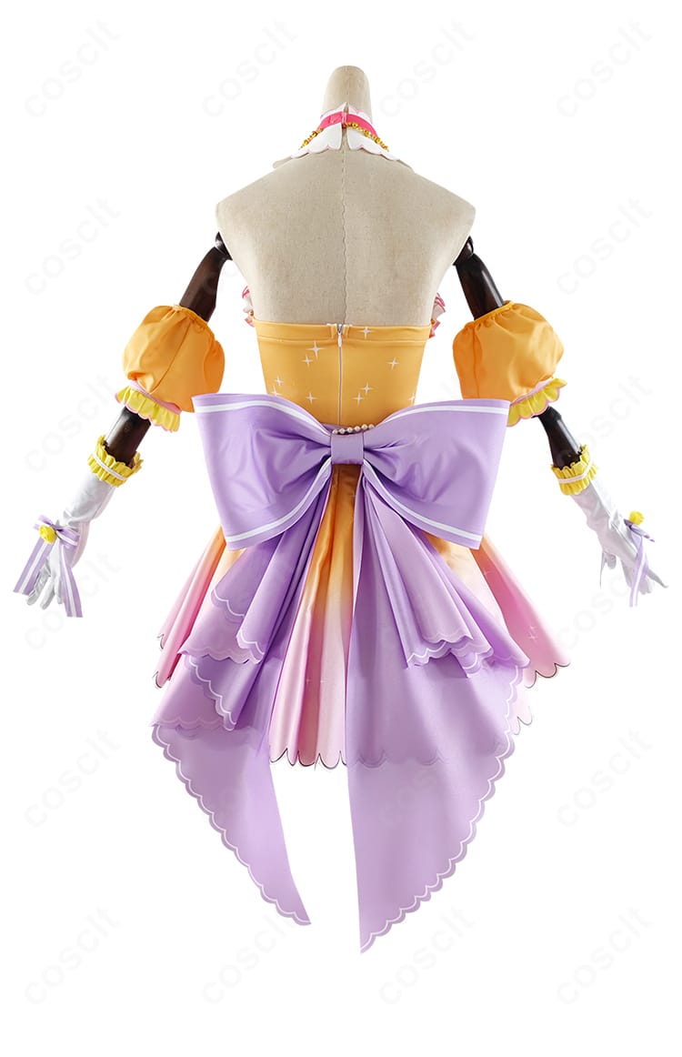 高坂穂乃果コスプレ衣装の背面画像。背中側の装飾やシルエットの流れが分かる、エレガントな後ろ姿。