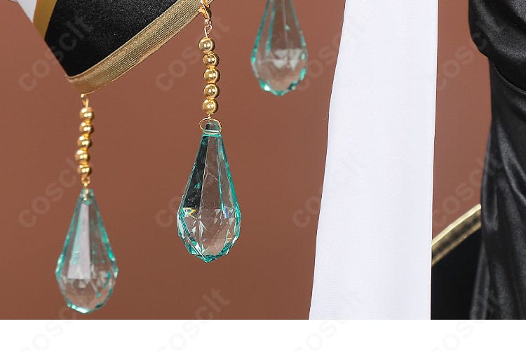 コードギアス C.C. ブリタニア衣装の襟周り装飾と縁取りの縫製が分かる近接画像