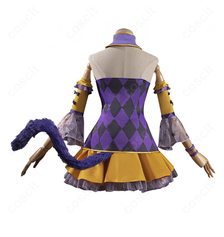 レム メイド衣装の背面全体。背面の切替とスカートの広がりが分かる商品画像。