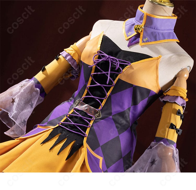 レム衣装の装飾ディテール。胸元とトリムの仕立てが分かる近接写真。