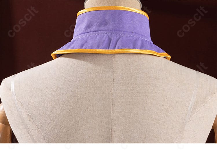 背面ディテールの近接。縫製ラインとパーツ配置が分かる後ろ姿。