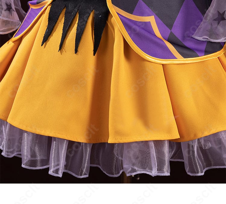 スカート部分の装飾近接。裾のトリムとフレアが美しく映える仕上がり。