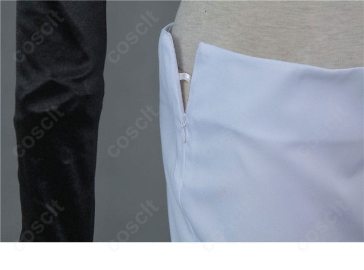 ムサシ コスプレ スカートのチェーン風装飾と裾の縫製、可動時の表情を確認