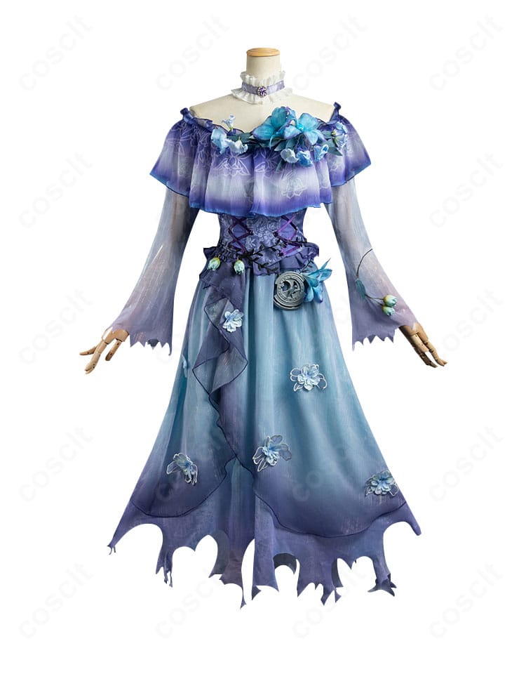 メリー・プリニウス「霊の蝋燭」コスプレ衣装の正面ディテール。胸元から腰飾りまでキャンドルモチーフを忠実に再現。