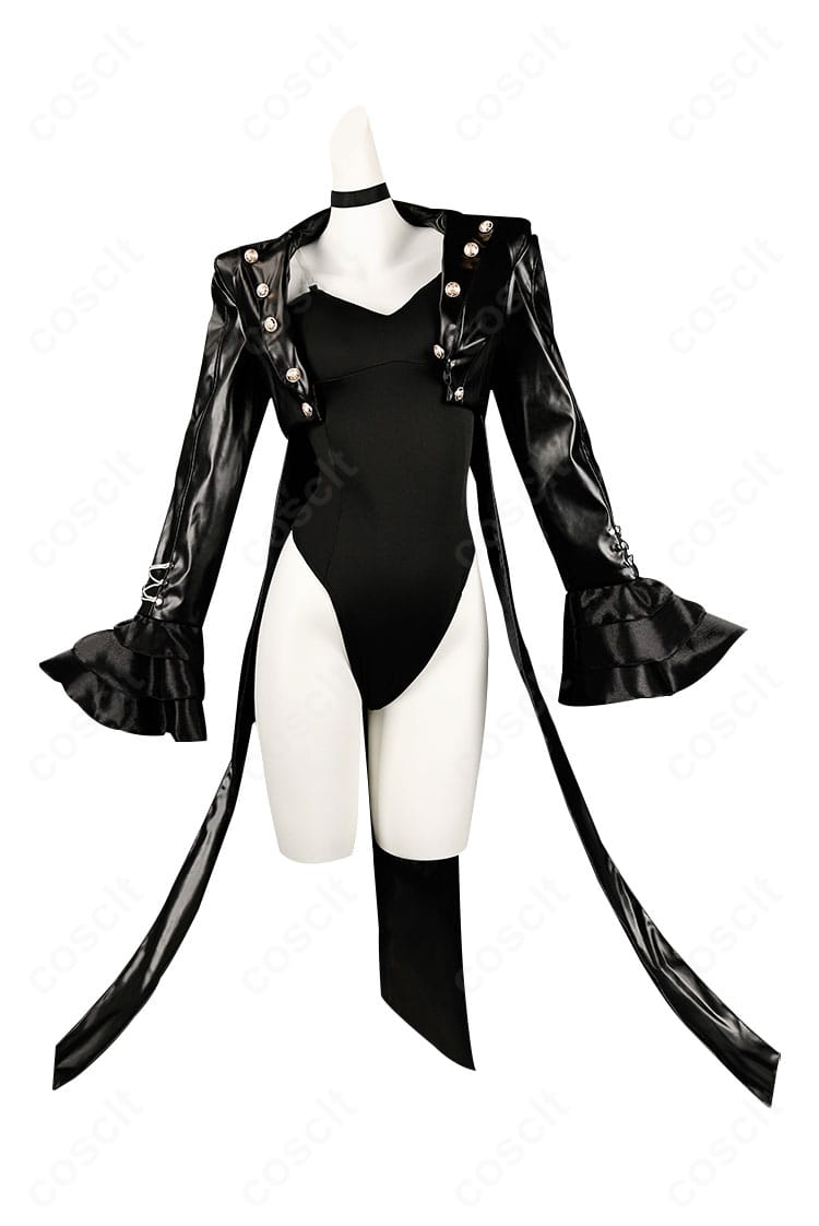 芳澤かすみ 怪盗服コスプレの正面全身。レオタードとコートのラインがわかる構図