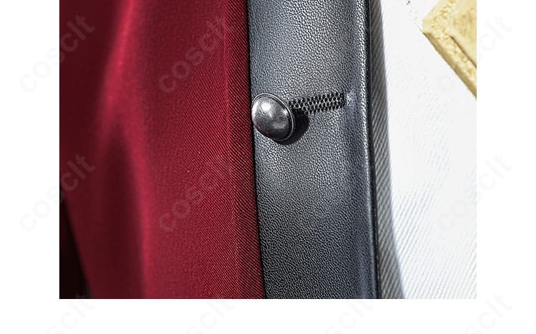 門襟のボタン装飾アップ。襟元の意匠と留め具の配置、質感を示す