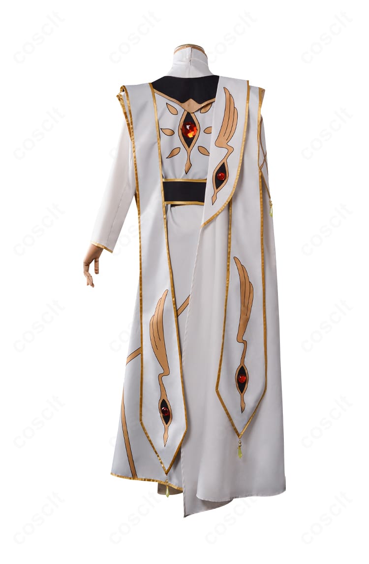 背面：マントの広がりと背面装飾、肩飾りの取り付け位置が分かるルルーシュ皇帝コスプレ衣装のバックビュー。