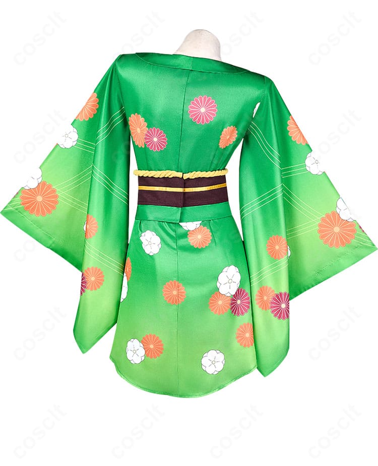 阿良河キウィ お正月ver. 和装コスプレ衣装の背面画像。背中の開閉構造と裾の広がり、後ろ姿のシルエットを詳細に表示