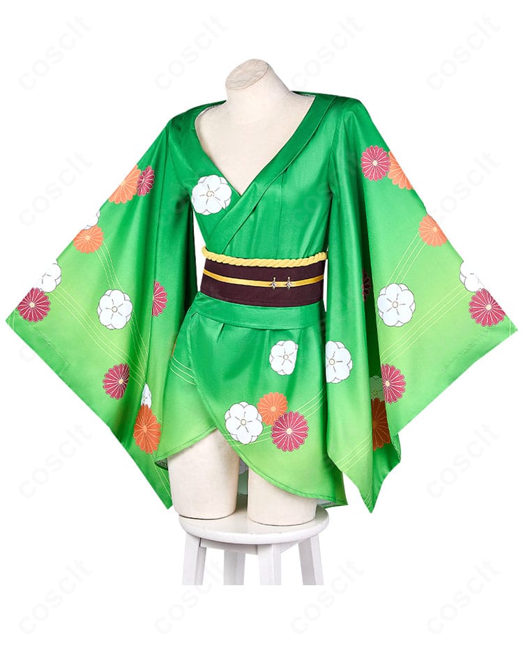 阿良河キウィ お正月ver. 和装コスプレ衣装のサイドビュー。袖のボリュームと腰まわりの飾り紐の立体感を確認できる角度