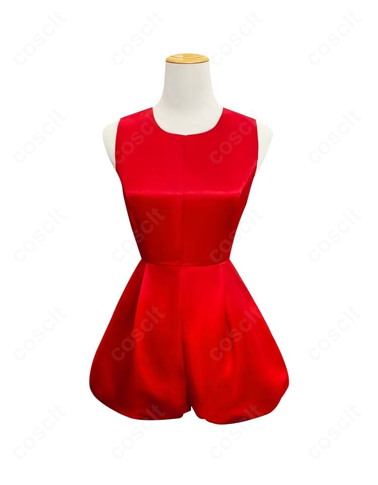 木之本桜 ジャンプスーツのフロントディテール。縫製の整いと肌あたりに配慮した仕立てが見える画像