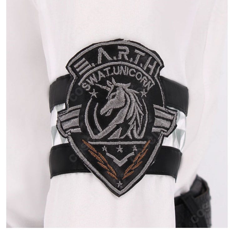 恋と深空 プレイヤー 特別任務コスプレ衣装 右袖エンブレムの拡大。刺繍の密度と縁取りが分かる