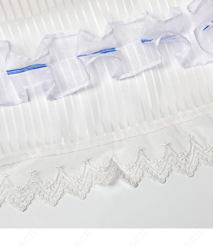 アニー・レスター衣装の裾装飾ディテール。アクセントとなるトリムが確認できる近接カット。