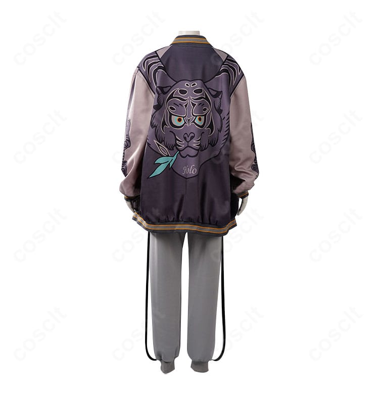 背面全体図。虎金妃笑虎のデビュー衣装を踏襲した背面ラインと外套の落ち感を再現。