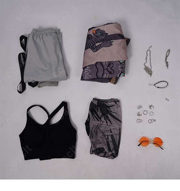 セット内容イメージ。上衣・外套・パンツ・ネックレスの同梱品を一枚で表示。