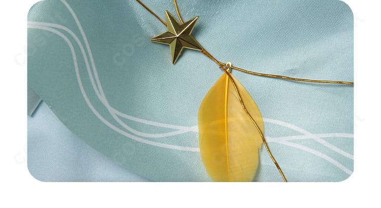 スカート部の葉モチーフ装飾ディテール。繊細なカットと縁取りで立体感を表現。