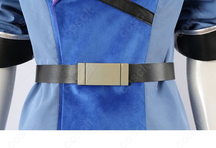 腰帯装飾のクローズアップ。ベルトの質感と金具の仕上げがわかるディテール画像。