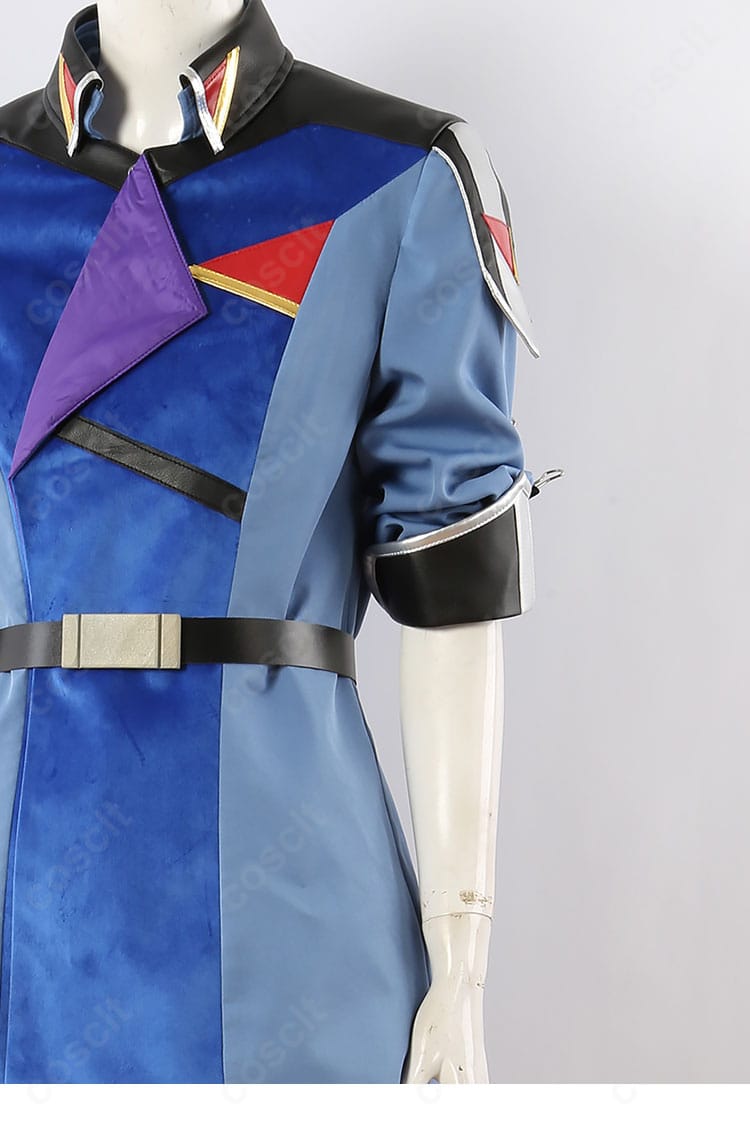 肩から袖にかけてのデザイン拡大。縫製の整ったステッチと装飾パーツの配置が見える。