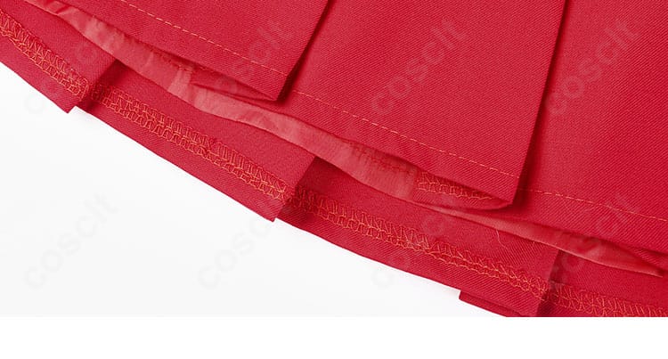 スカート裾の装飾強調カット。プリーツの立ち上がりとヘムの仕上げを明瞭に表現。