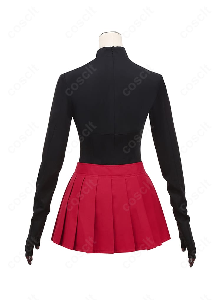 商品背面のディテール。バックスタイルのラインとスカートの広がりを確認できる背面デザイン。