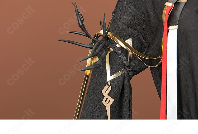 アークナイツ ロゴス 子供時代コスプレ衣装の肩・袖飾りディテール。特徴的モチーフを忠実に再現したパーツ。