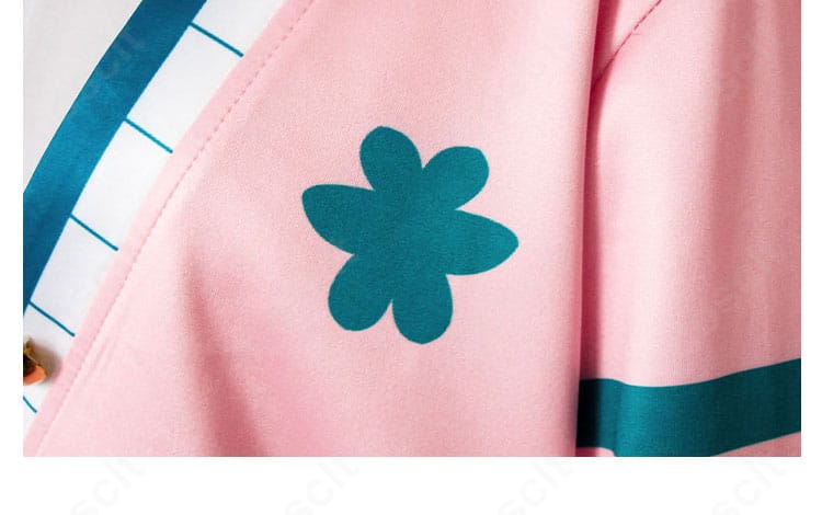 学園アイドルマスター 花海佑芽 初星学園制服コスプレの襟装飾ディテール、アクセントリボンとエッジの仕立てを強調