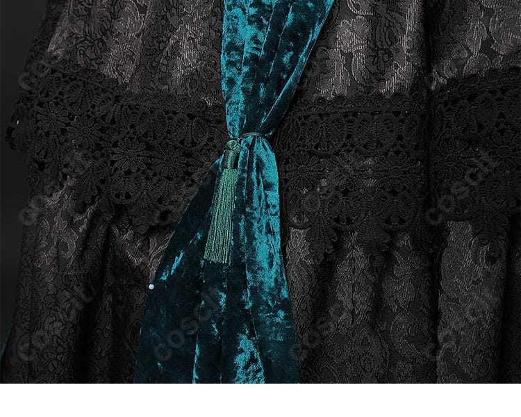 スカート裾の装飾アップ。フリル端の処理と縁取り、撮影映えする陰影を捉えた画像