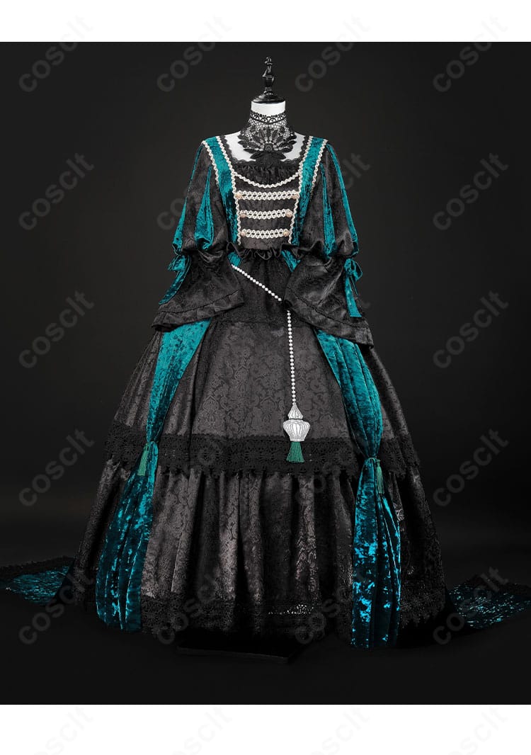 ドレス正面ディテール。胸元のフリル層とウエストライン、エメラルドグリーンの発色が分かるアップ画像