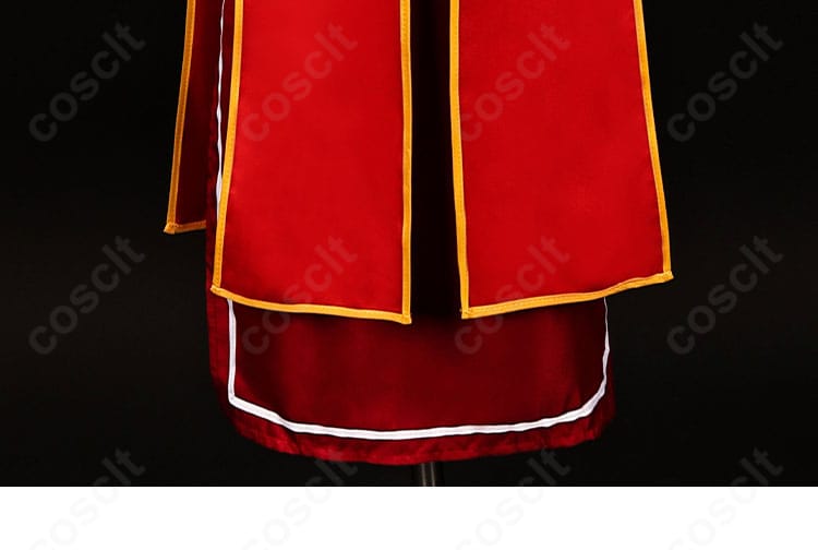 スカート裾の拡大。裾周りの繊細な装飾と生地の落ち感を表現。