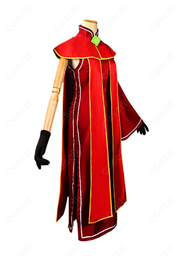 右側面ビュー。ウエストラインとマントの落ち感、装飾配置のバランスを確認できるディテール。