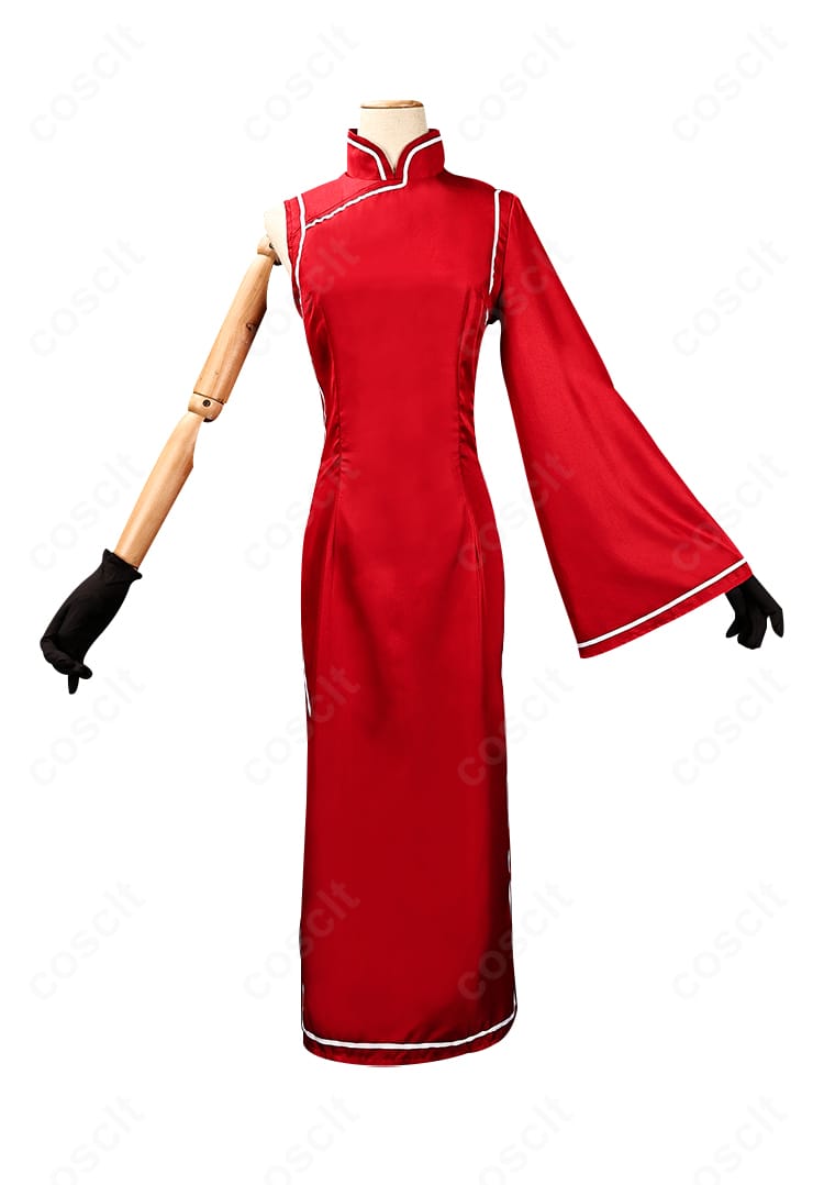 刺繍・装飾のクローズアップ。襟元や裾の装飾が撮影映えする質感を示す。