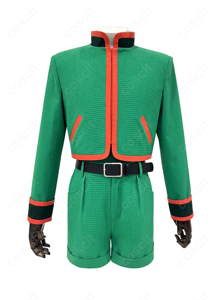 ゴン＝フリークス ハンター試験編コスプレの正面全身。鮮やかな緑ジャケットとショートパンツ、配色ラインが分かる構図。